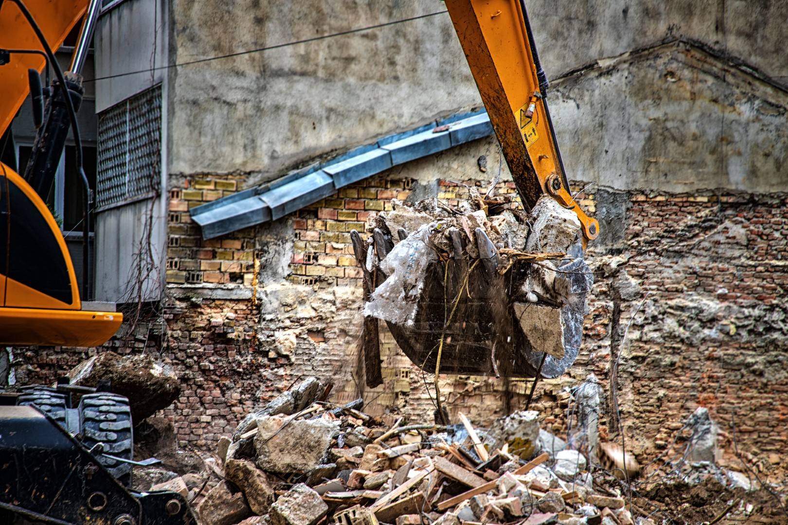 breaks old house 2025 03 05 05 15 10 utc Large - Decon Solutions Australia Services
